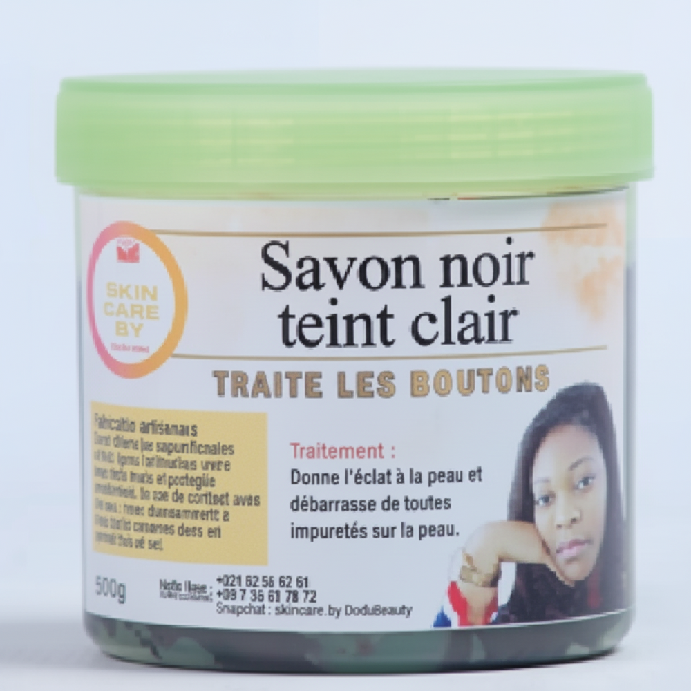 Nettoyez, purifiez et illuminez votre peau en un seul geste 🌸. Le Savon Noir Éclat traite les boutons et révèle un teint clair et éclatant.