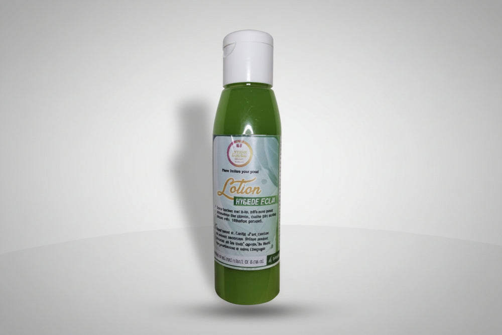 La Lotion Éclat purifie, resserre les pores et illumine la peau dès la première utilisation.