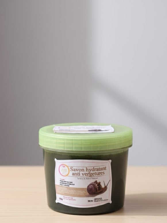 Le Savon à la Bave d’Escargot Dodo Luxury aide à réduire les vergetures, hydrate et régénère la peau grâce à sa formule riche en bave d'escargot et beurre de karité. Retrouvez une peau ferme, douce et éclatante jour après jour.